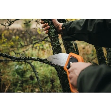 Fiskars Scie Fiskars Poignée D SW37 (lame 37cm), Lame De Précision, Durable En Acier Entièrement Trempée Et Affûtée Pour Utilisation Intensive, Revêtement SoftGripTM Solid, 1028374 5 Fiskars Scie Fiskars Poignée D SW37 (lame 37cm), Lame De Précision, Durable En Acier Entièrement Trempée Et Affûtée Pour Utilisation Intensive, Revêtement SoftGripTM Solid, 1028374 - Image 3