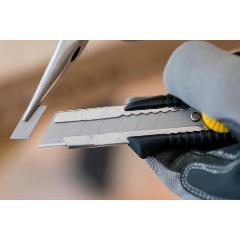 Cutter MPO - Fourni Avec 1 Lame 18 Mm - STANLEY, 1-10-418 5 Cutter MPO - Fourni Avec 1 Lame 18 Mm - STANLEY, 1-10-418 - Image 3