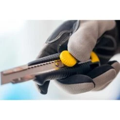 Cutter MPO - Fourni Avec 1 Lame 18 Mm - STANLEY, 1-10-418 11 Cutter MPO - Fourni Avec 1 Lame 18 Mm - STANLEY, 1-10-418 -Pro Outils Soldes Magasin 24134658 5